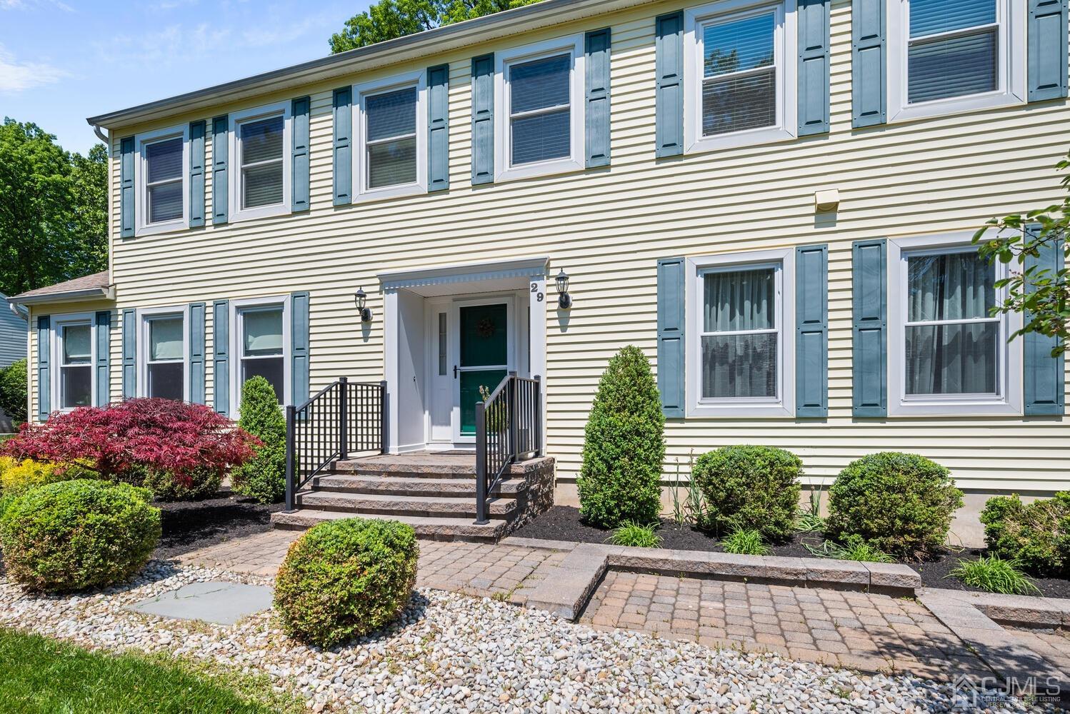 29 Dundee Road Kendall Park, NJ 08824 - Photo 3 of 34 Gallery Image 3