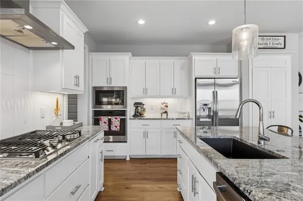 $630,000 | 13870 Northwest 71 Street, Parkville, MO 64152