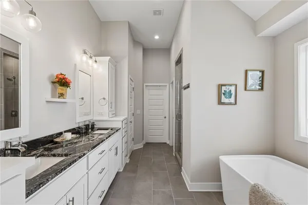 $630,000 | 13870 Northwest 71 Street, Parkville, MO 64152