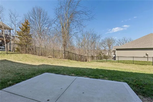 $630,000 | 13870 Northwest 71 Street, Parkville, MO 64152