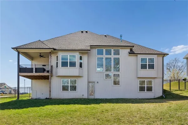 $630,000 | 13870 Northwest 71 Street, Parkville, MO 64152