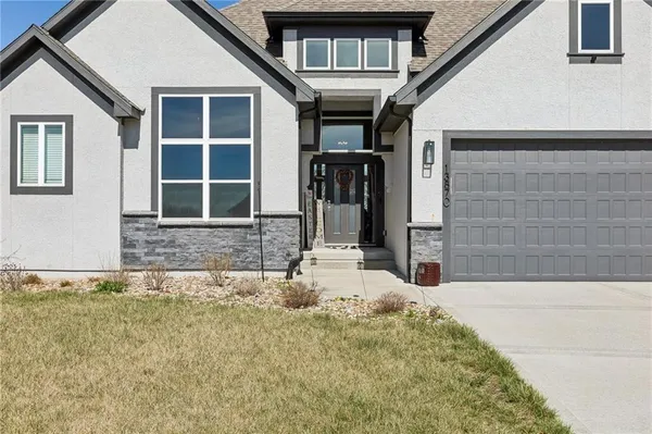 $630,000 | 13870 Northwest 71 Street, Parkville, MO 64152