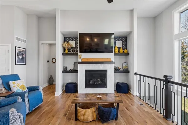 $630,000 | 13870 Northwest 71 Street, Parkville, MO 64152