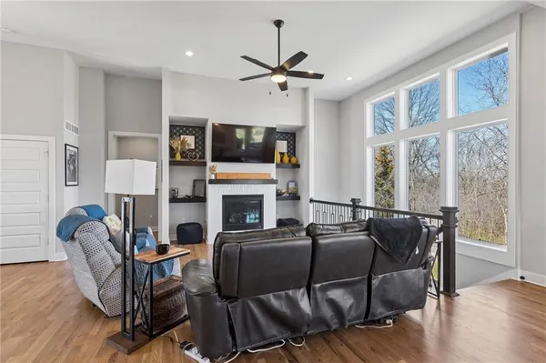 $630,000 | 13870 Northwest 71 Street, Parkville, MO 64152