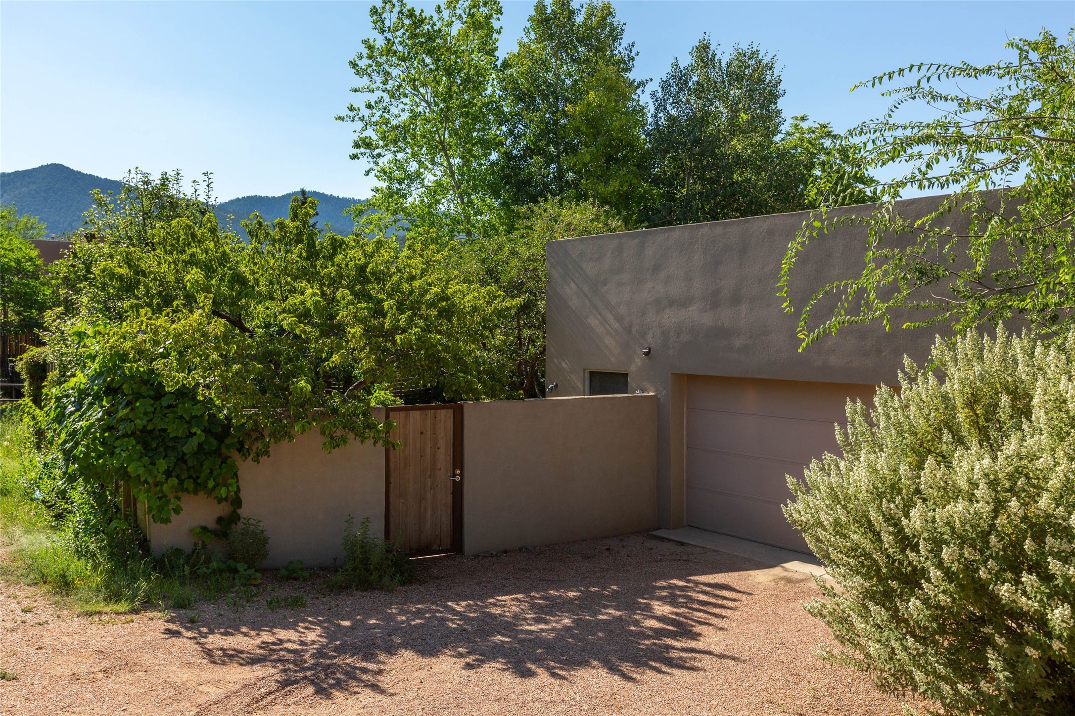 1291 Cerro Gordo Road Santa Fe, NM 87501 - Photo 20 of 28