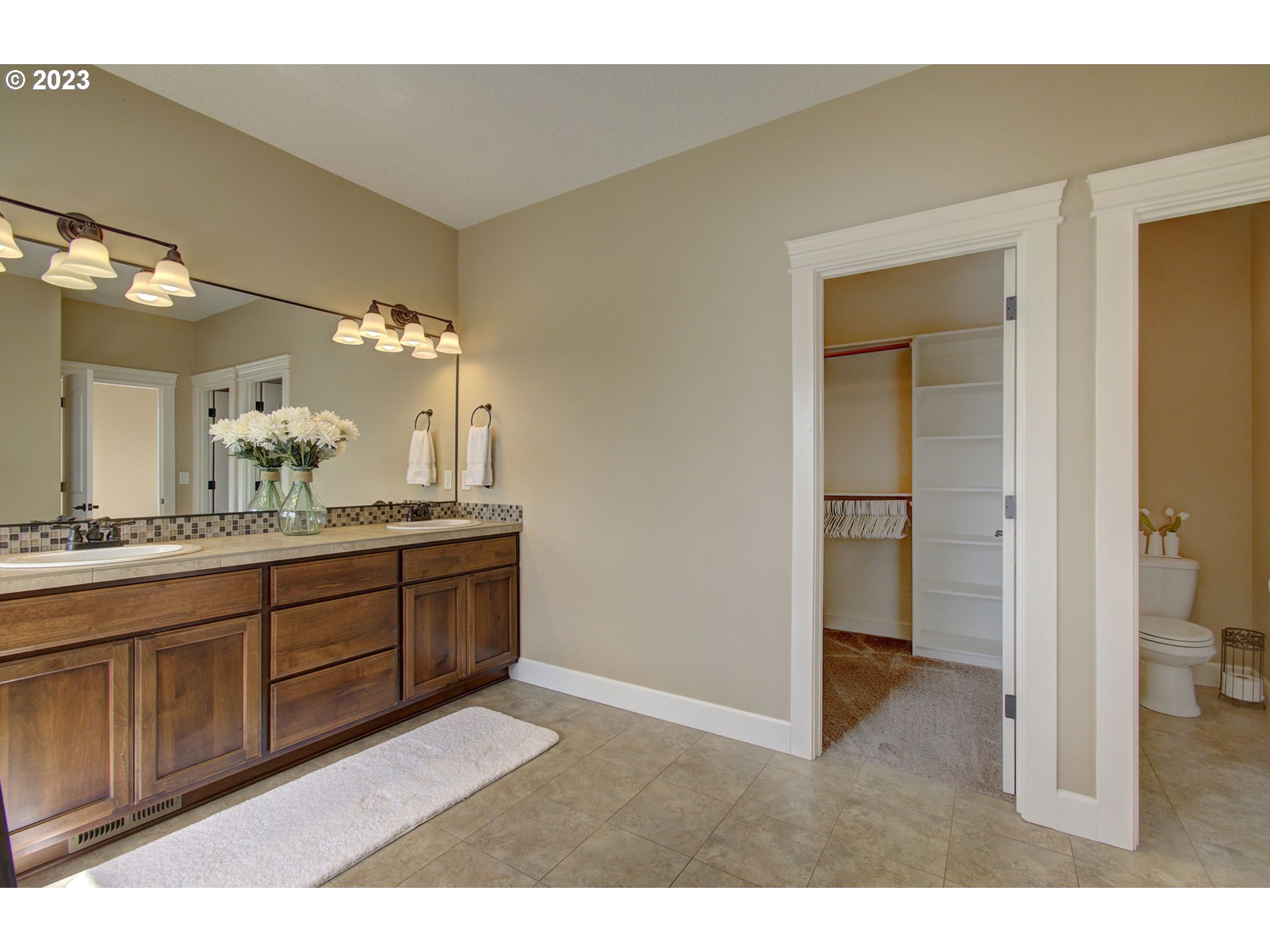 200 Cokesbury Road Kalama, WA 98625 - Photo 23 of 39 Attached Bathroom