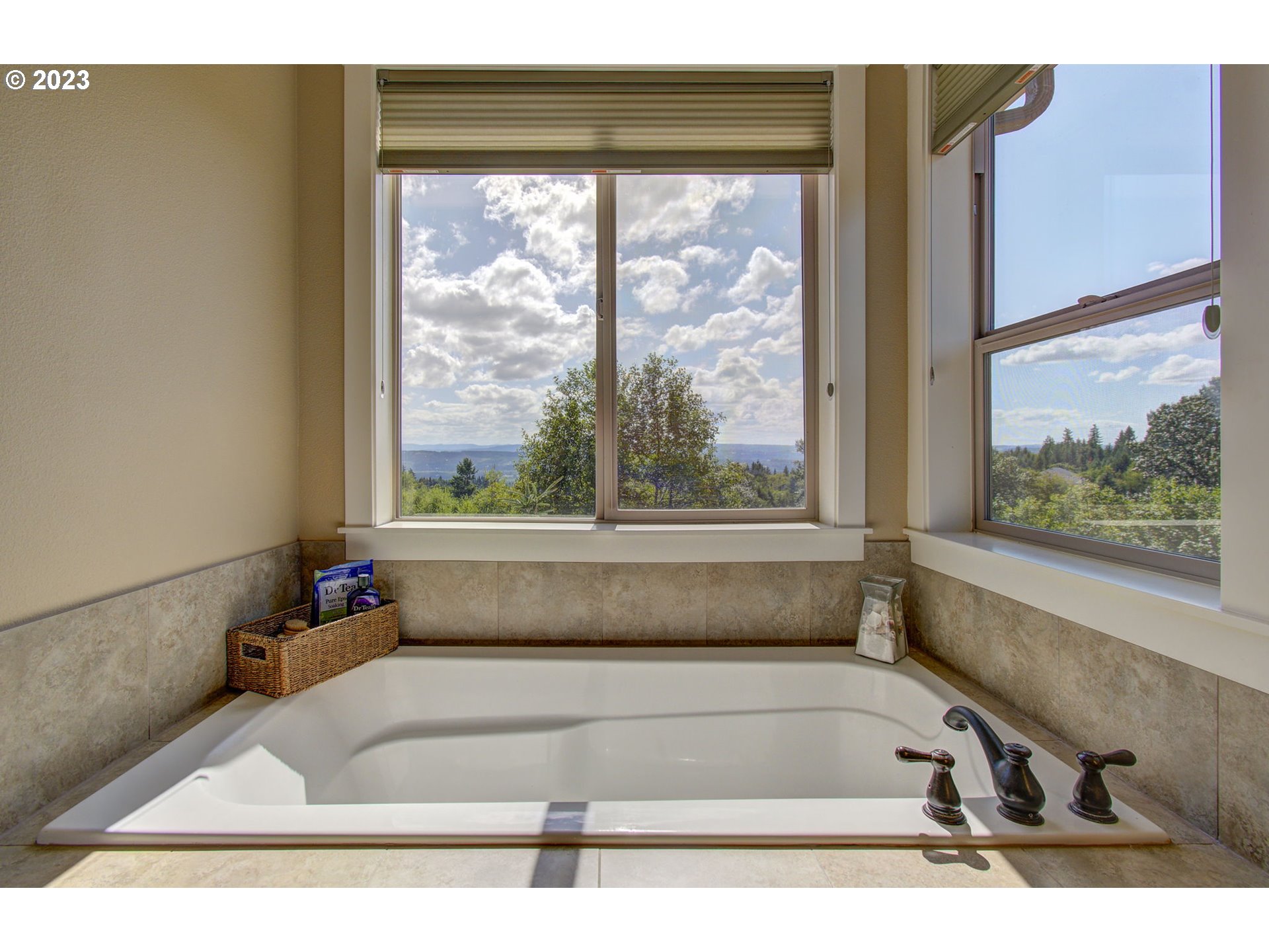 200 Cokesbury Road Kalama, WA 98625 - Photo 24 of 39 Attached Bathroom
