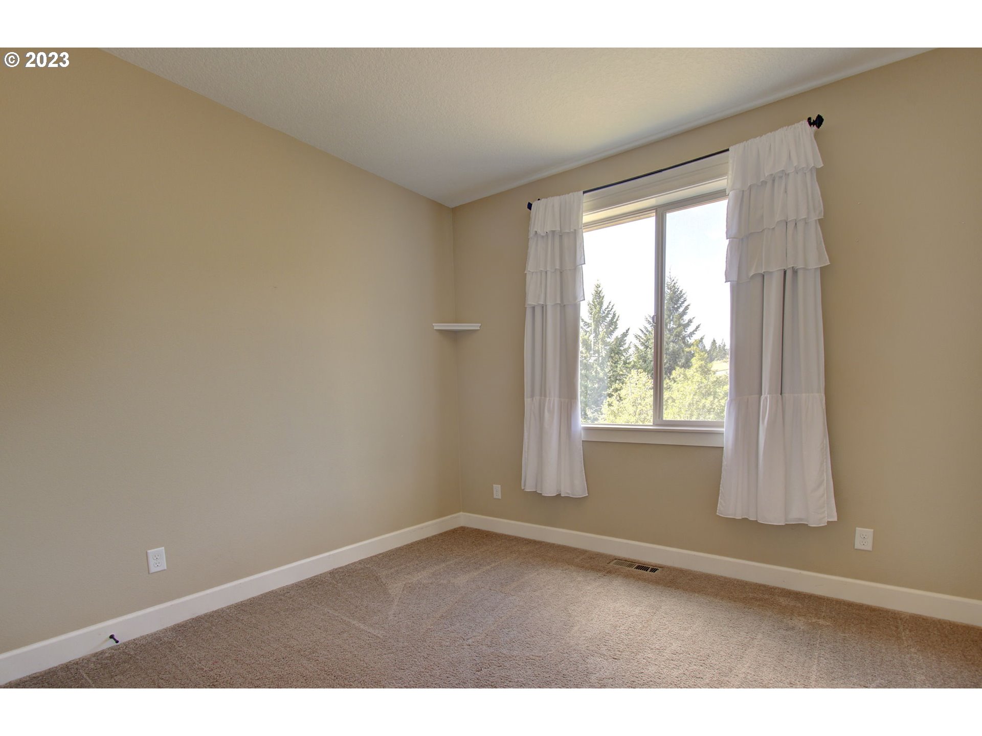 200 Cokesbury Road Kalama, WA 98625 - Photo 27 of 39 Bedroom