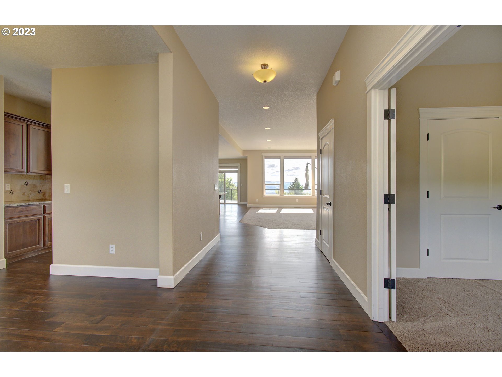 200 Cokesbury Road Kalama, WA 98625 - Photo 4 of 39 Entrance/Foyer