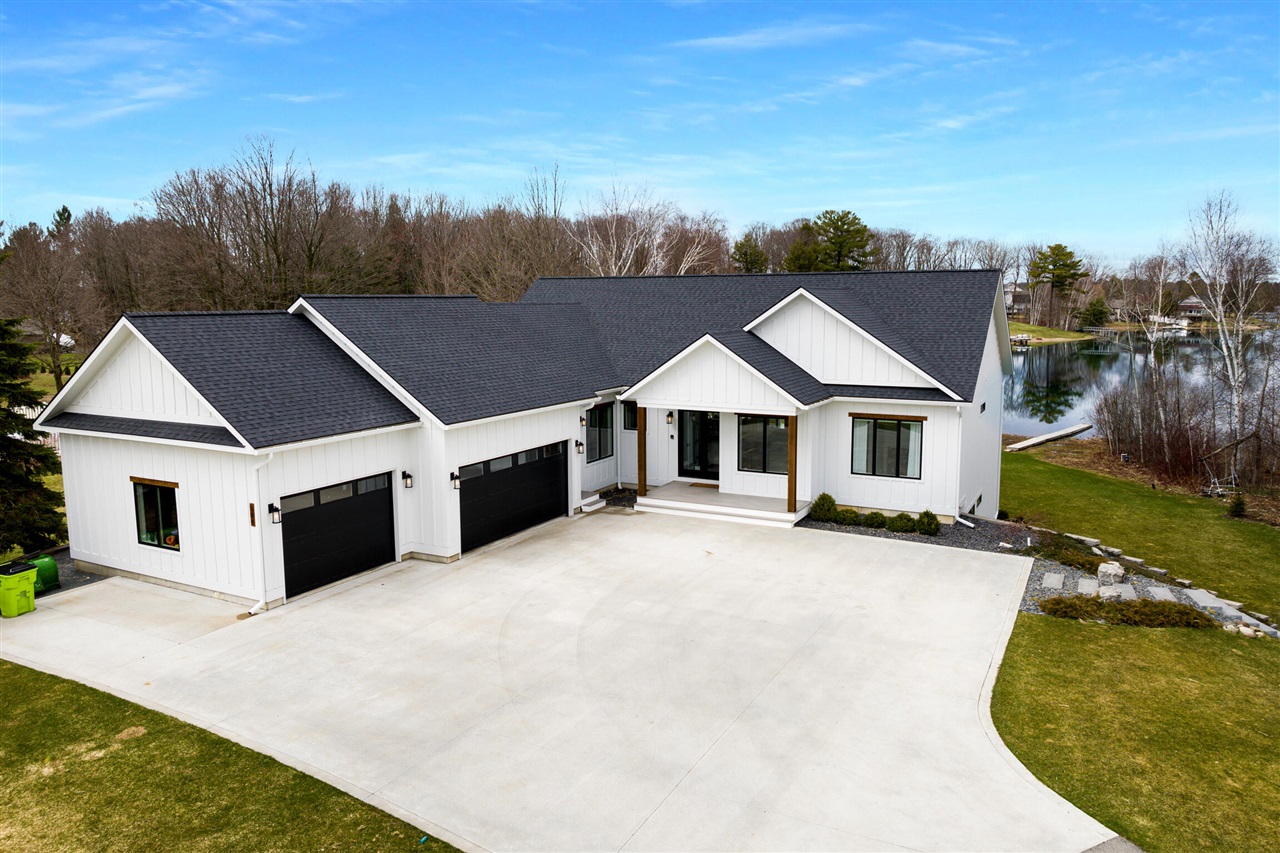 504 South East Silver Lake Road Traverse City, MI 49685 - Photo 7 of 72