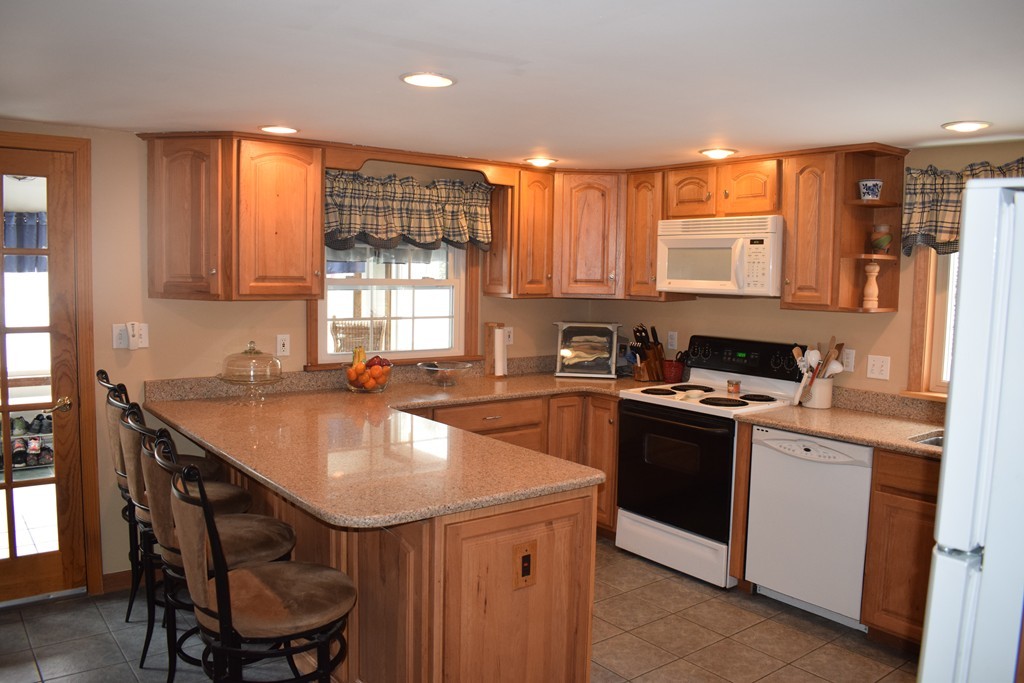 55 Concord Road Chelmsford, MA 01824 - Photo 4 of 23
