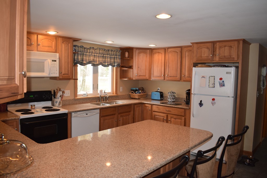 55 Concord Road Chelmsford, MA 01824 - Photo 5 of 23