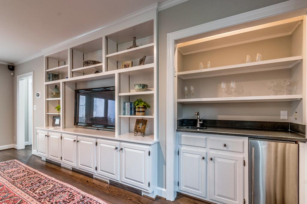 138 Alton Road Nashville, TN 37205 - Photo 16 of 29 Wet Bar w/ SS Ice Maker.
