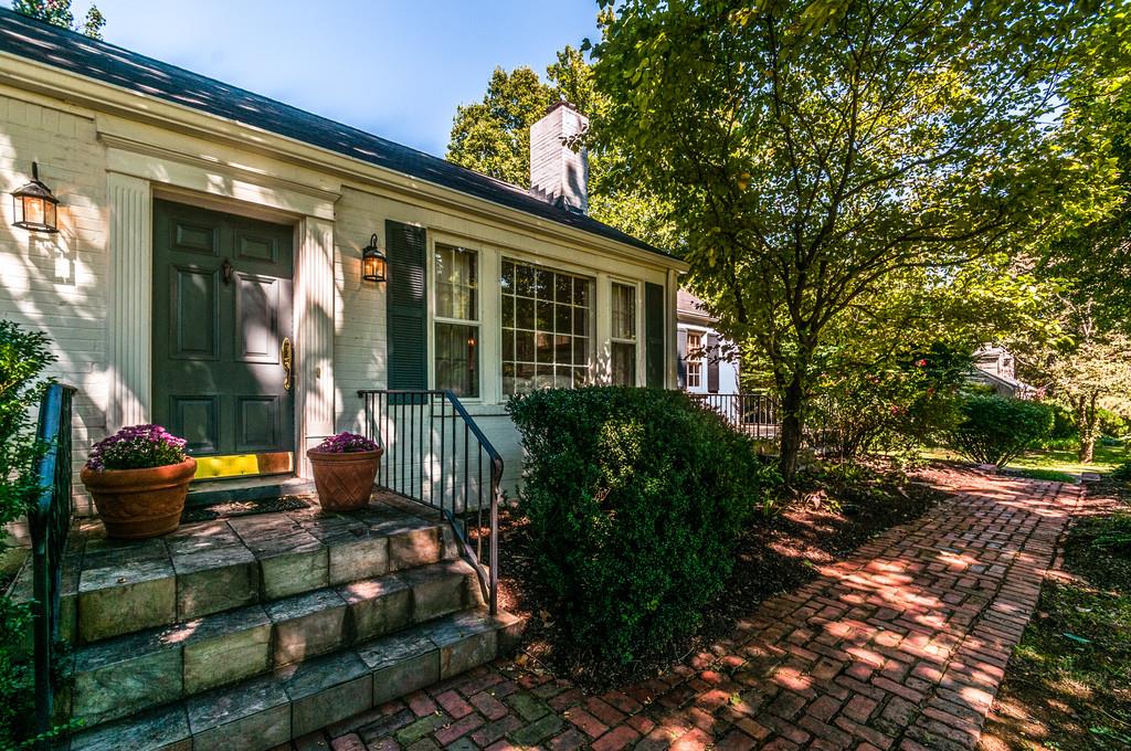 138 Alton Road Nashville, TN 37205 - Photo 2 of 29 Brick Walkway to Front Entrance