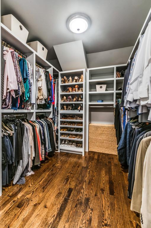 138 Alton Road Nashville, TN 37205 - Photo 21 of 29 Custom Closet w/ Incredible Storage.