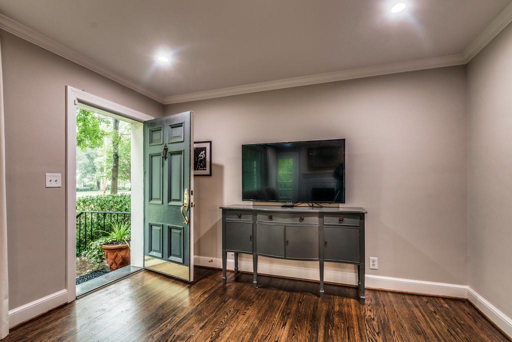 138 Alton Road Nashville, TN 37205 - Photo 4 of 29 Living Room. Refinished Hardwood Floors Throughout