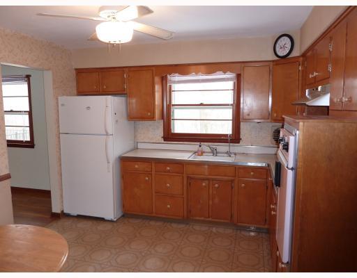 5370 Hardt Road Gibsonia, PA 15044 - Photo 5 of 17 Kitchen.