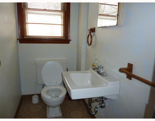 5370 Hardt Road Gibsonia, PA 15044 - Photo 8 of 17 1st Floor Plan. First Floor Powder room