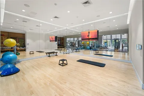 $629,900 | 16385 Biscayne Boulevard, Unit 1019, North Miami Beach, FL 33160