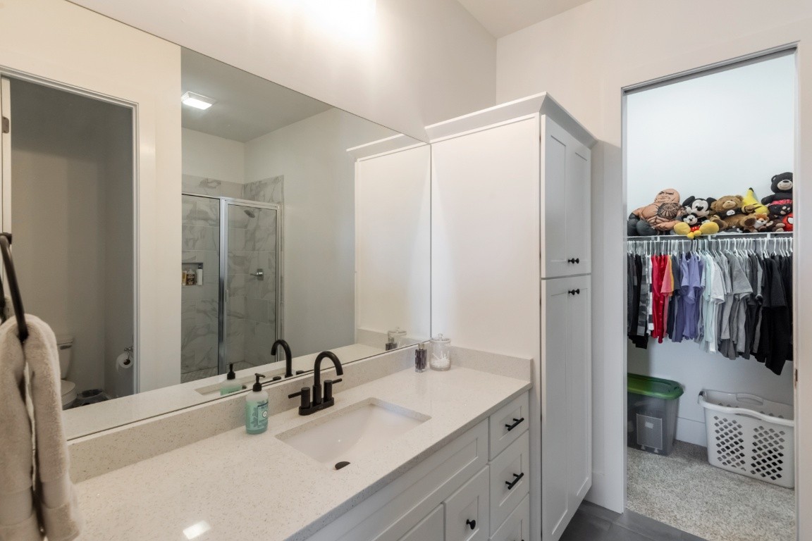 6926 Cairo Bend Road Lebanon, TN 37087 - Photo 28 of 42 a bathroom with a tub sink and mirror
