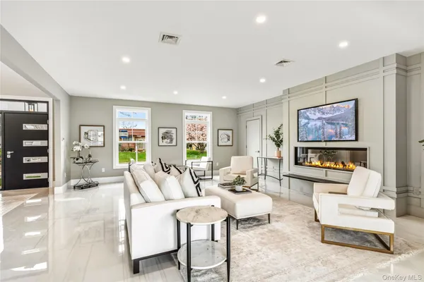 $1,780,000 | 6 Adrienne Drive, Old Bethpage, NY 11804