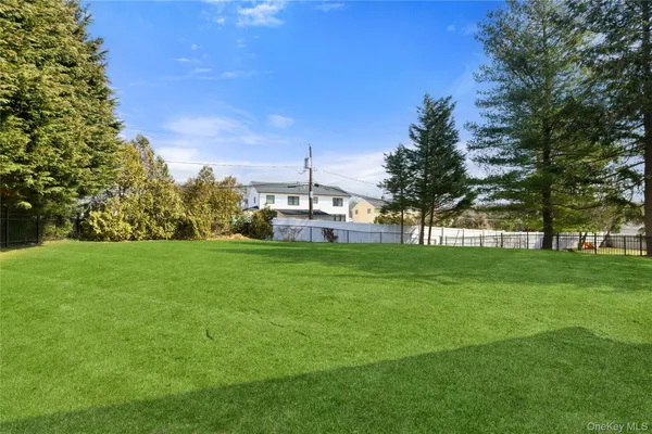 $1,780,000 | 6 Adrienne Drive, Old Bethpage, NY 11804