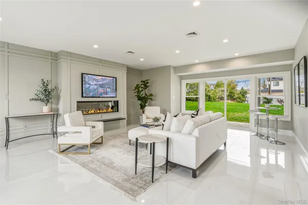 $1,780,000 | 6 Adrienne Drive, Old Bethpage, NY 11804