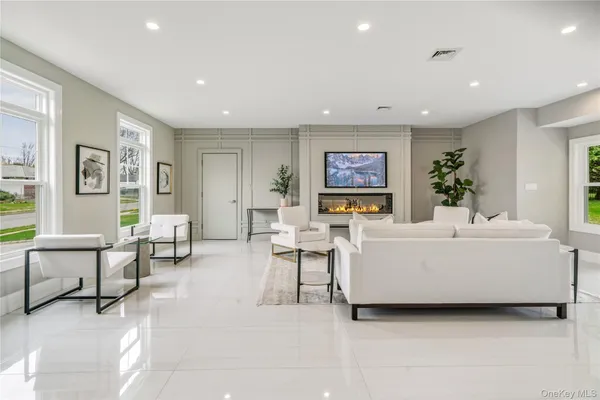 $1,780,000 | 6 Adrienne Drive, Old Bethpage, NY 11804