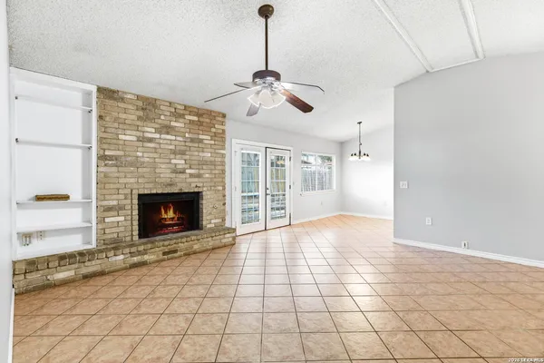 $1,525 | 9439 Charter Point, San Antonio, TX 78250