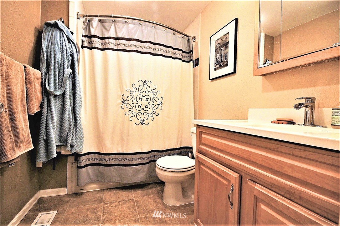 11680 Southeast 163rd Street Renton, WA 98058 - Photo 10 of 17 Gallery Image 10