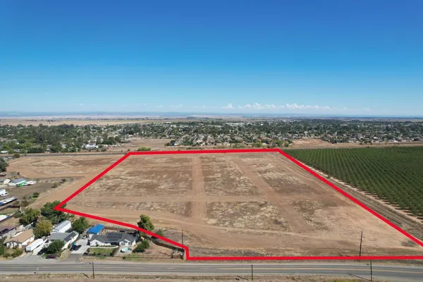 a view of a tennis court