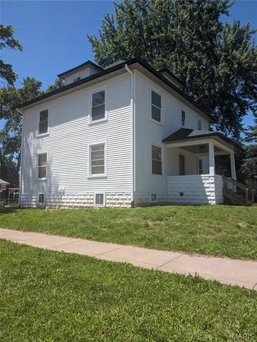 $184,100 | 220 East Main Street, Greenville, IL 62246