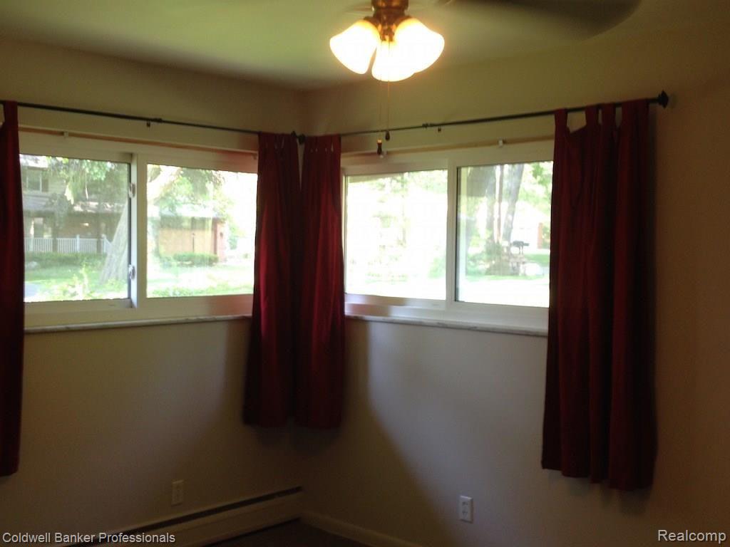 4201 Edmore Road Waterford, MI 48329 - Photo 11 of 28 09_Bedroom.jpg