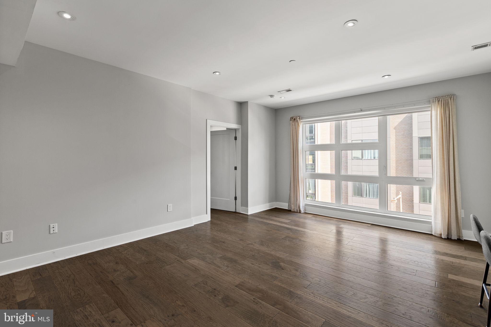 1526-00 Ridge Avenue, Unit 5 Philadelphia, PA 19130 - Photo 10 of 41 LIVING/DINING AREA