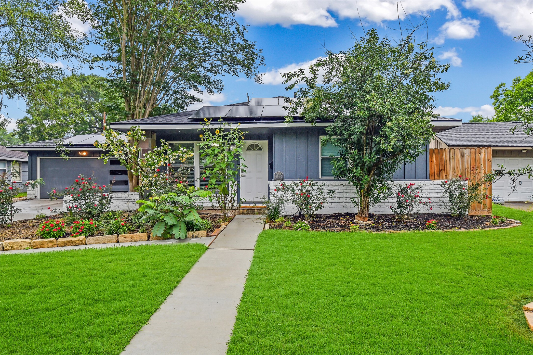 4842 Hummingbird Street Houston, TX 77035 - Photo 1 of 30 Gallery Image 1