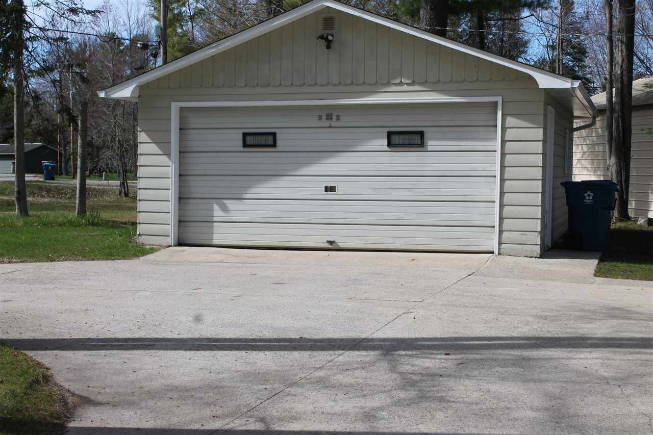 3660 Pineland Point Gladwin, MI 48624 - Photo 3 of 31 1860748-2.JPG