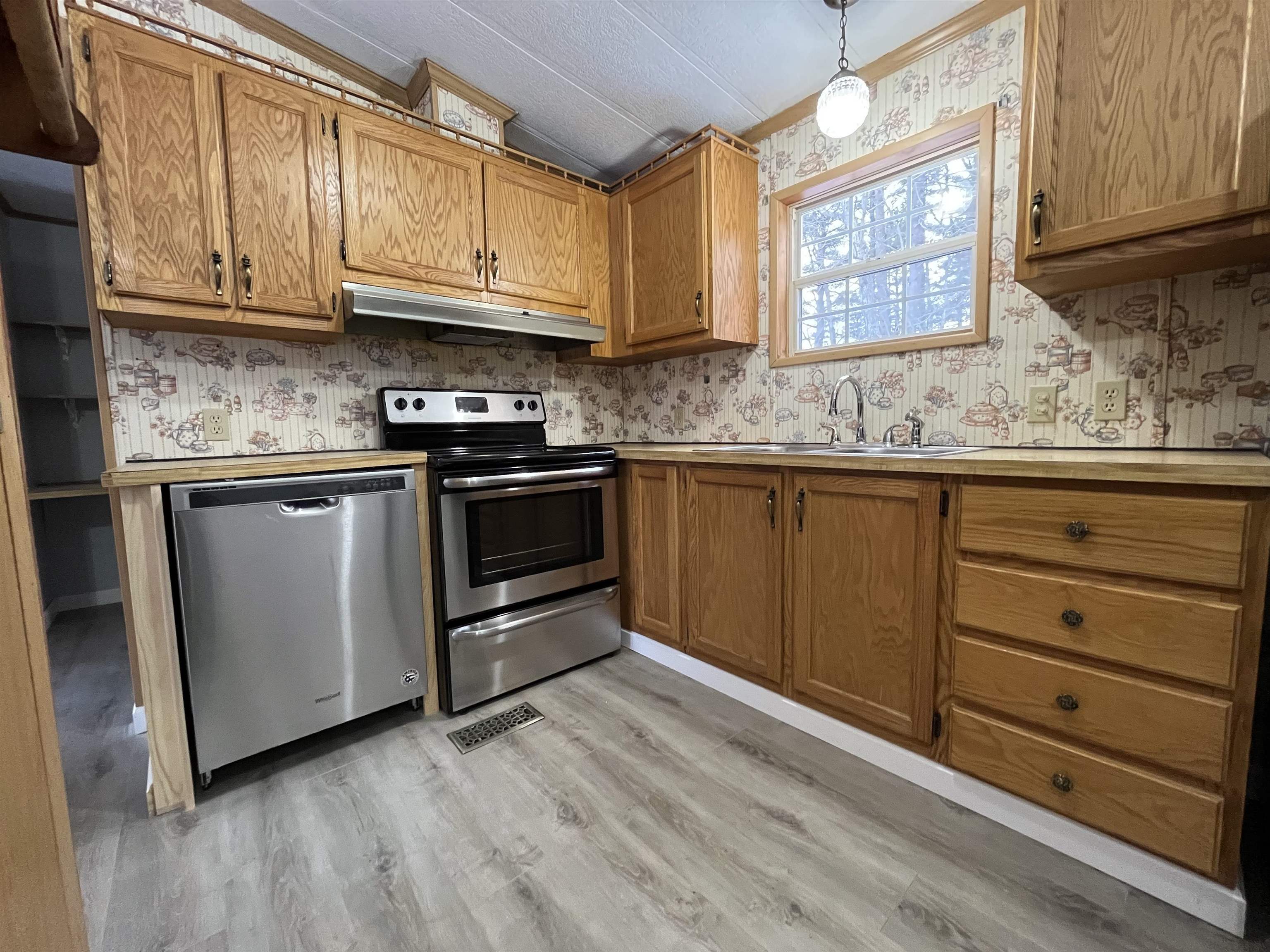 16 Agent Road Raymond, NH 03077 - Photo 8 of 21