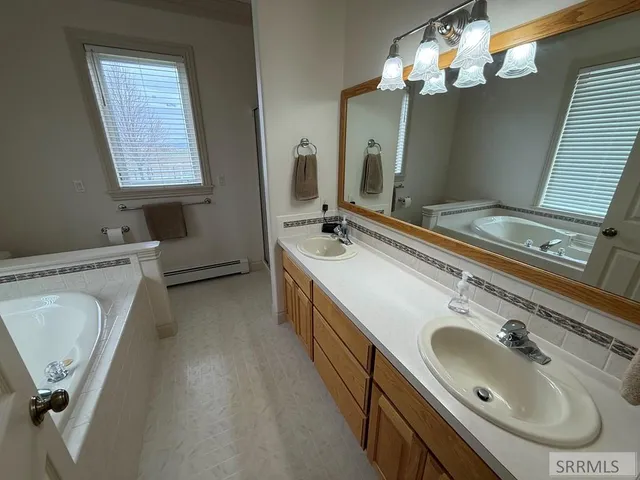 $1,396,000 | 709 East 800 North, Firth, ID 83236