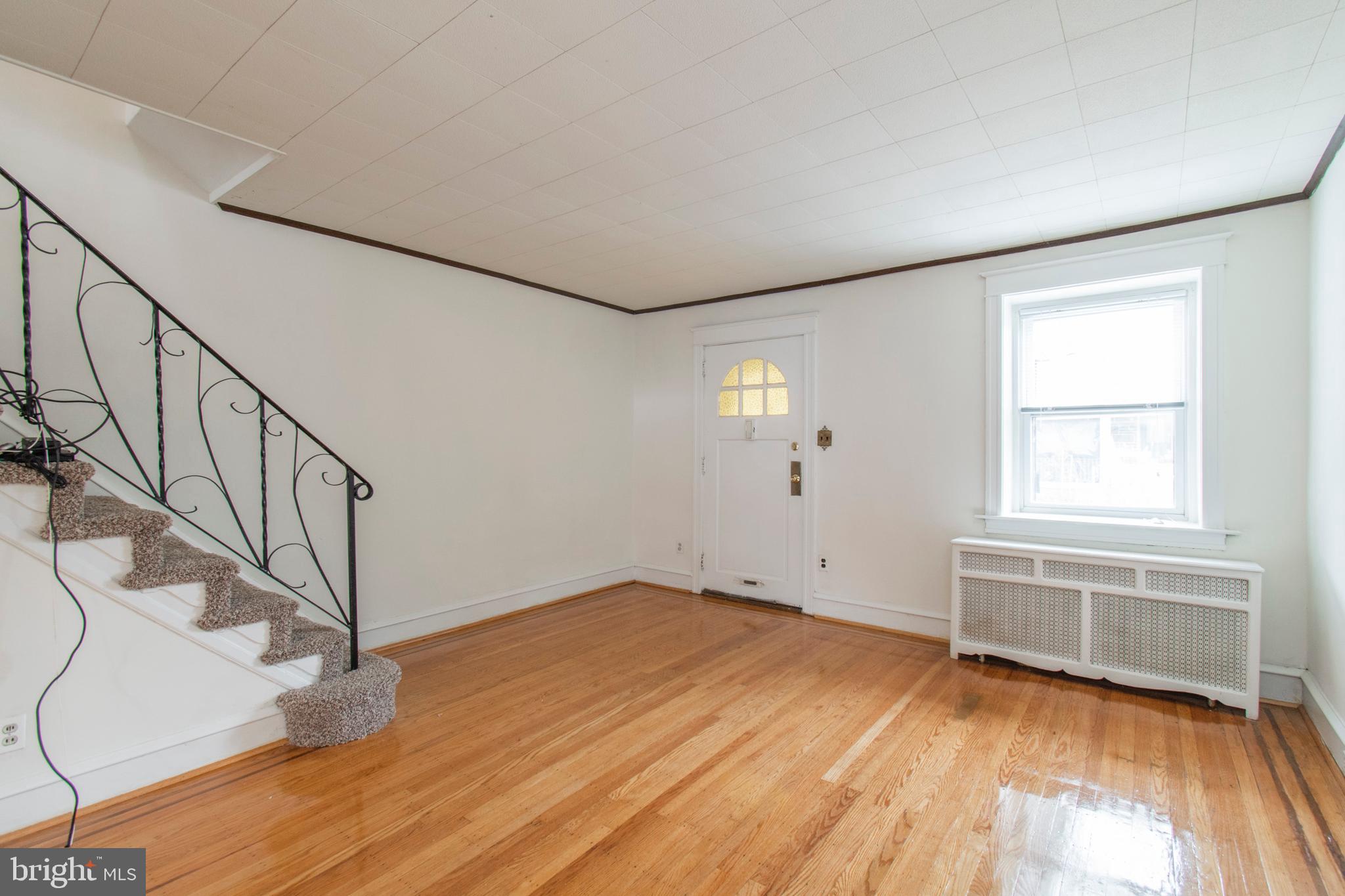 357 Margate Road Upper Darby, PA 19082 - Photo 4 of 18 Living Room
