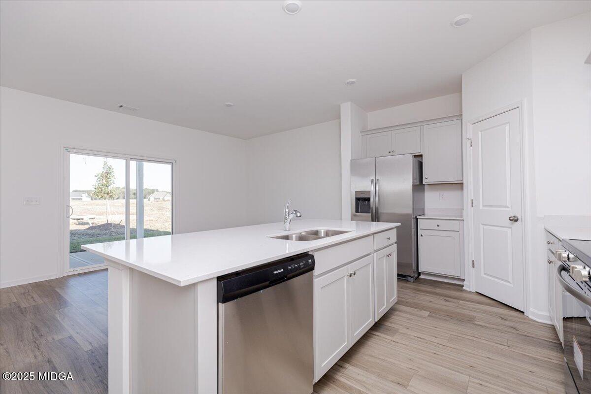218 Hickory Rdg Trail Kathleen, GA 31047 - Photo 22 of 48 a kitchen with a sink stove and refrigerator