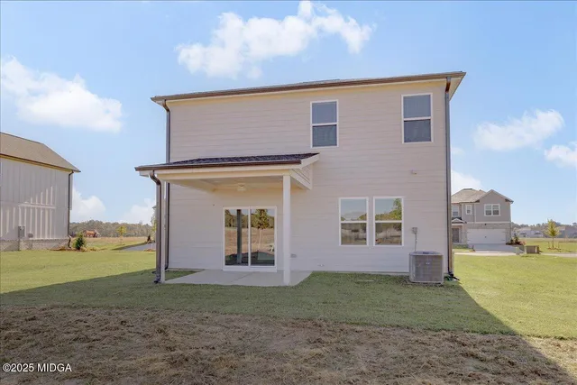 a view of a house with a backyard