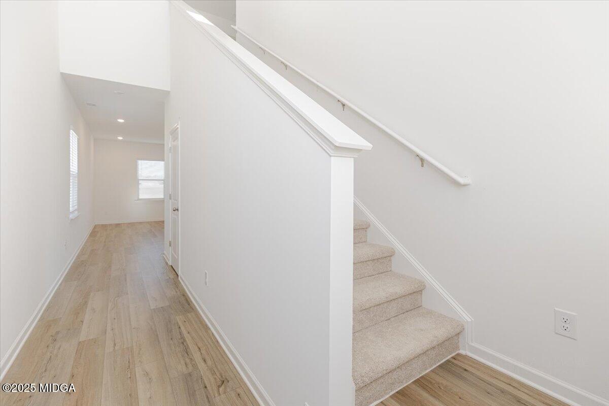 218 Hickory Rdg Trail Kathleen, GA 31047 - Photo 8 of 48 a view of a hallway with wooden floor and staircase