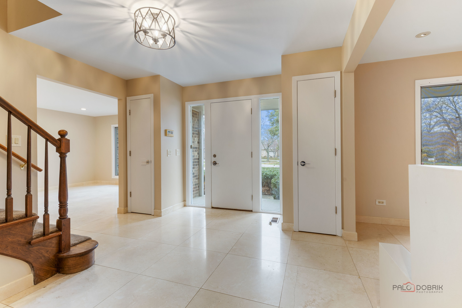 825 Downing Street Northbrook, IL 60062 - Photo 2 of 29 a view of a interior of the house