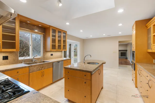 $799,000 | 825 Downing Street, Northbrook, IL 60062