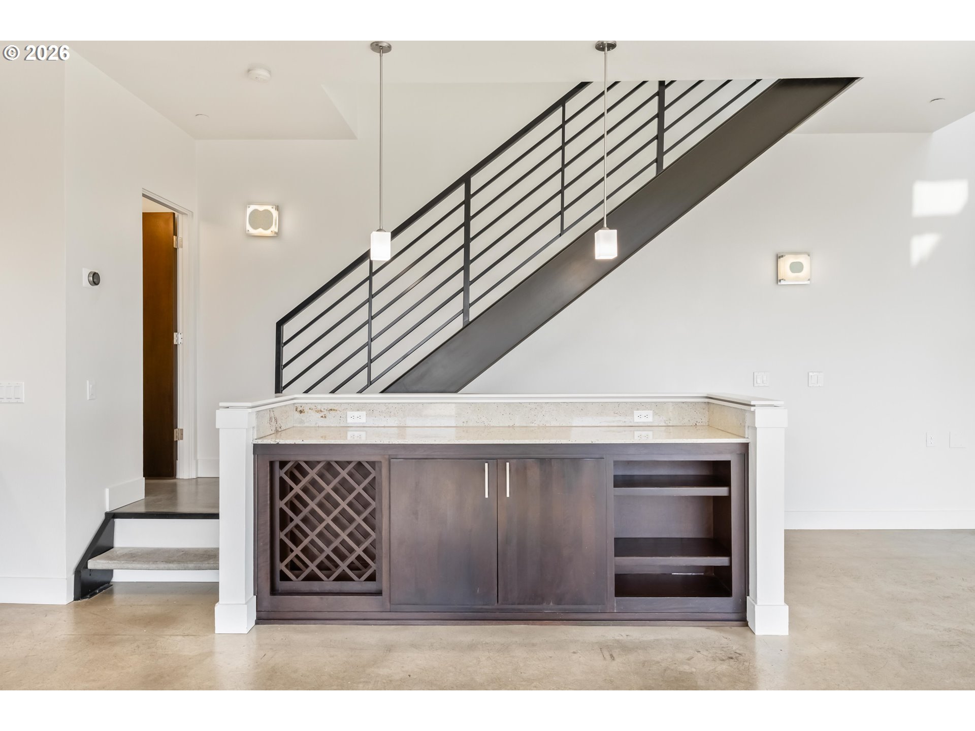 4644 South Kelly Avenue Portland, OR 97239 - Photo 14 of 42 a view of entryway