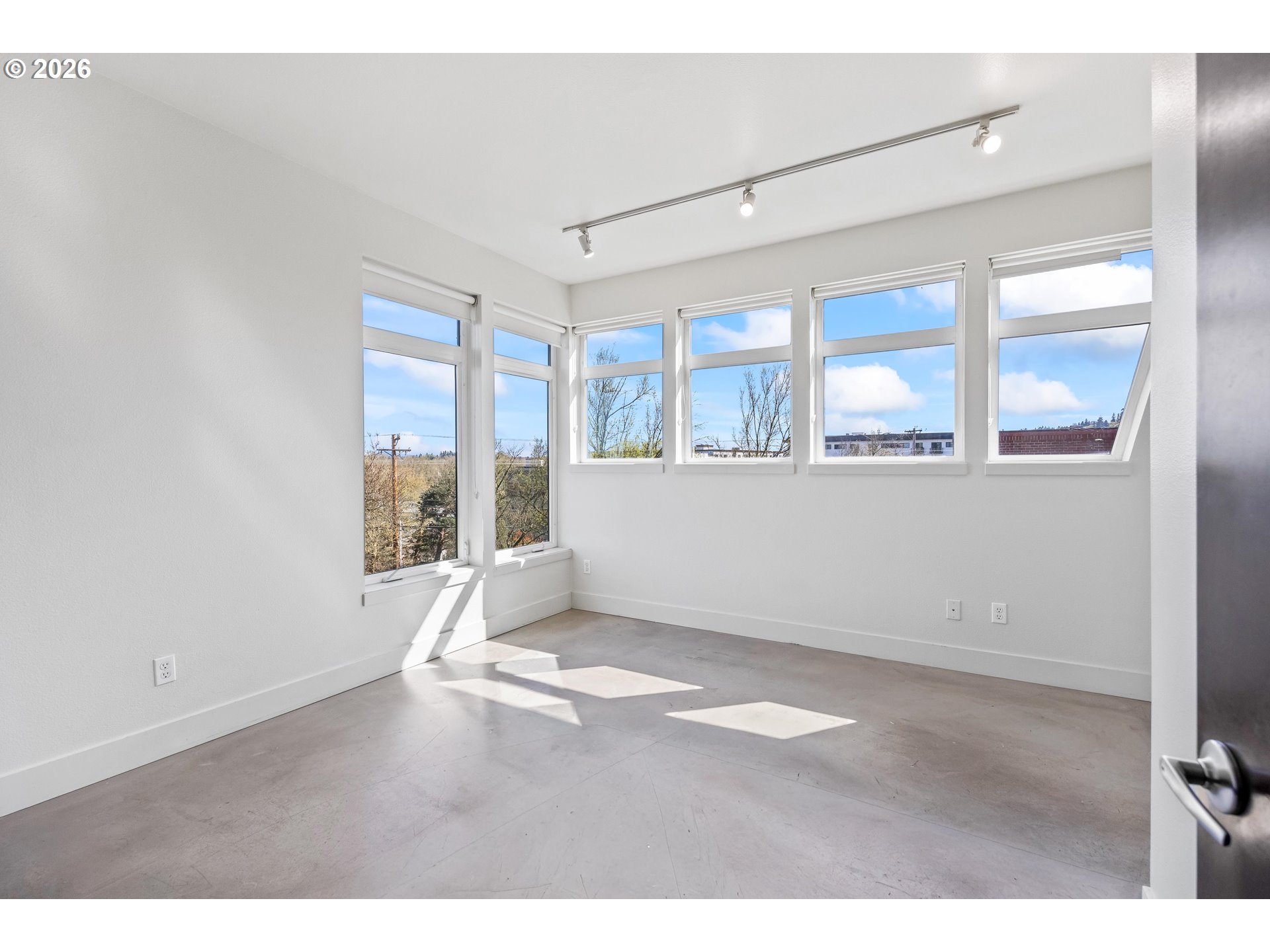 4644 South Kelly Avenue Portland, OR 97239 - Photo 16 of 42 a view of an empty room with a window