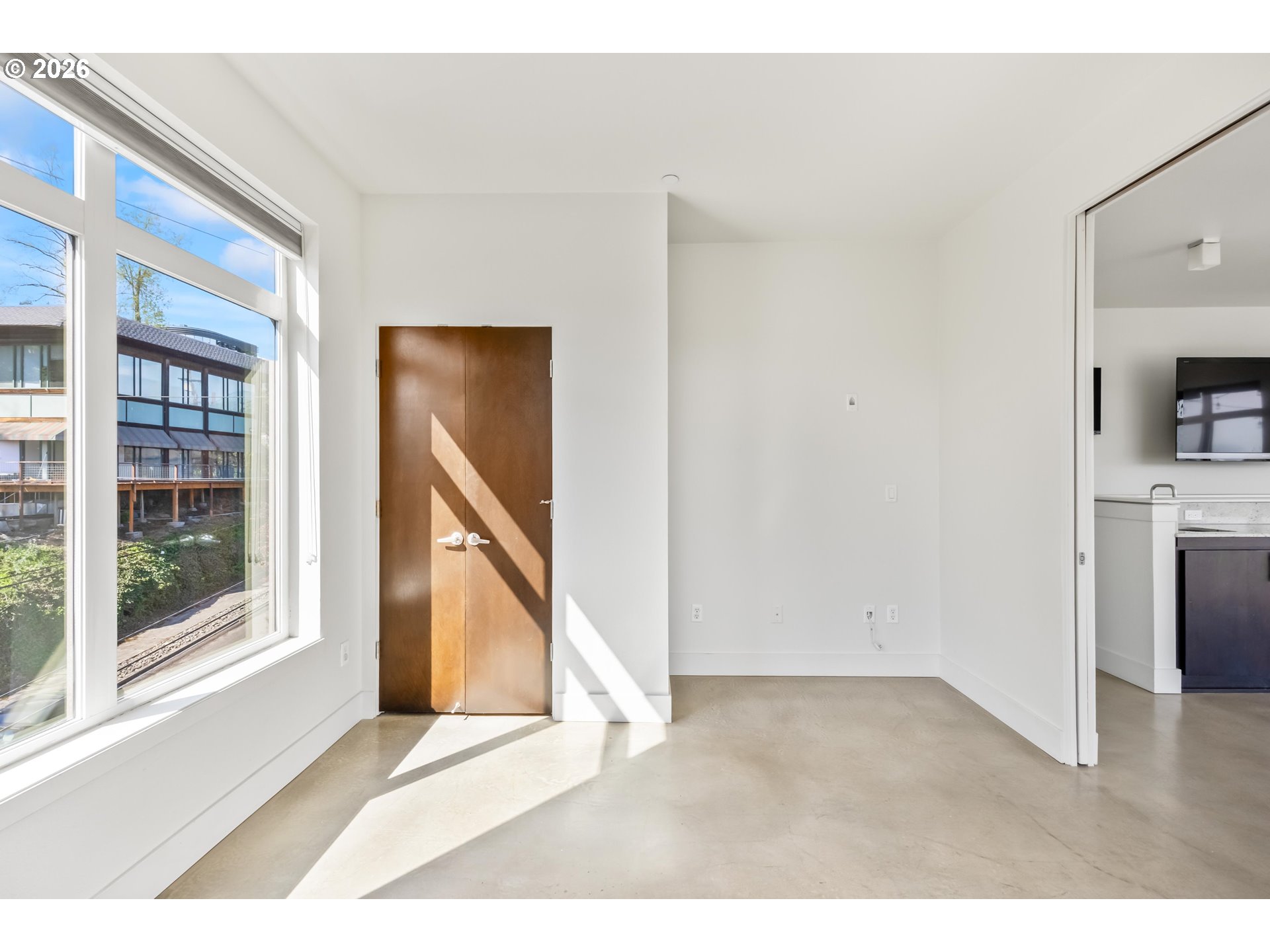 4644 South Kelly Avenue Portland, OR 97239 - Photo 27 of 42 a view of an entryway