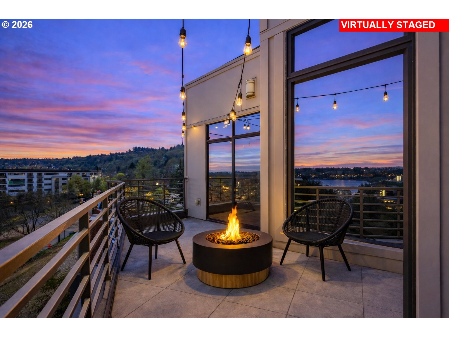4644 South Kelly Avenue Portland, OR 97239 - Photo 31 of 42 a view of sitting area in balcony
