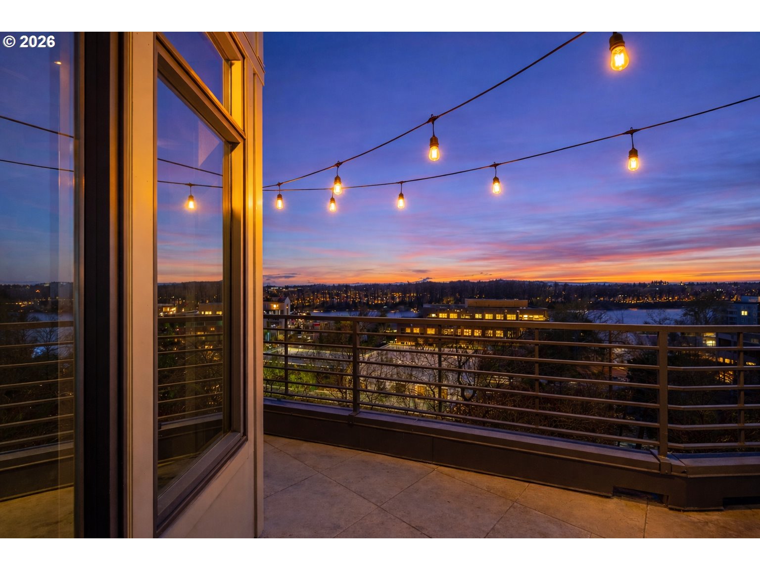 4644 South Kelly Avenue Portland, OR 97239 - Photo 33 of 42 a view of city with balcony