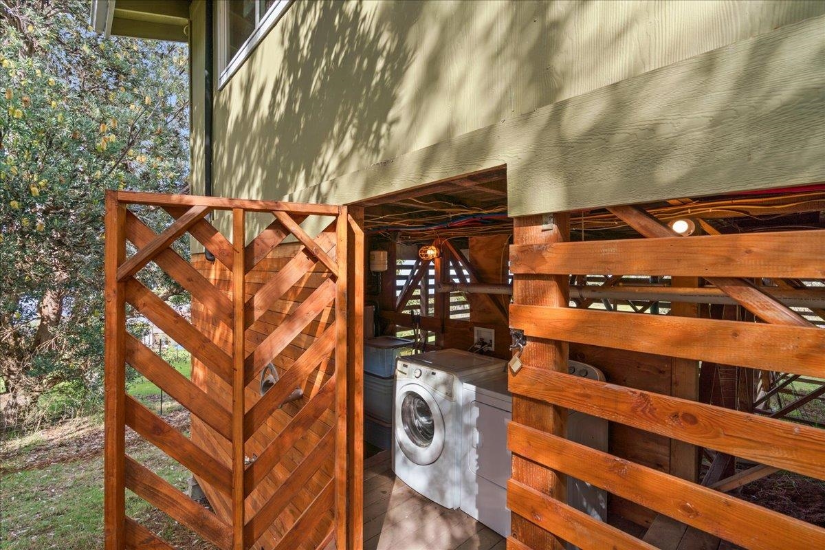31 Hapapa Road, Unit B Kula, HI 96790 - Photo 47 of 50 Storage/Washer and Dryer